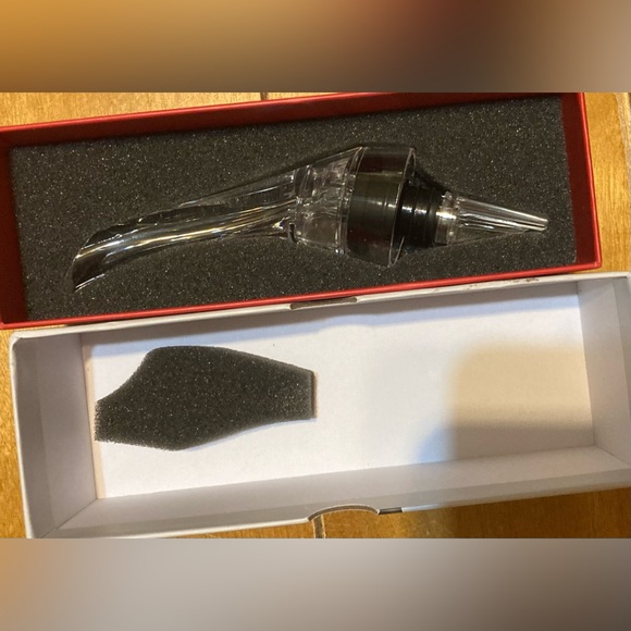 NWT Wine Aerating Pourer - Picture 8 of 10